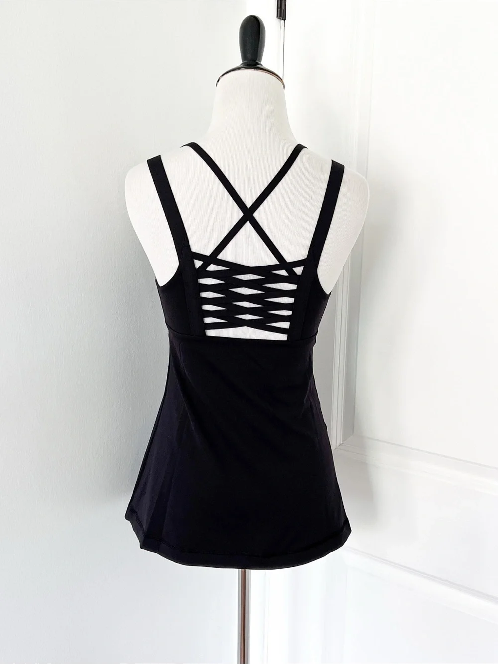 lululemon athletica Black Double-Strap Workout Tank - Size 6